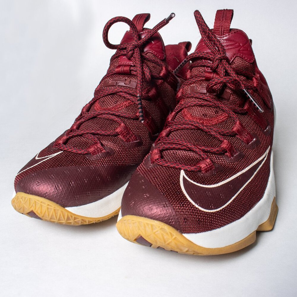Nike |  LeBron XIII